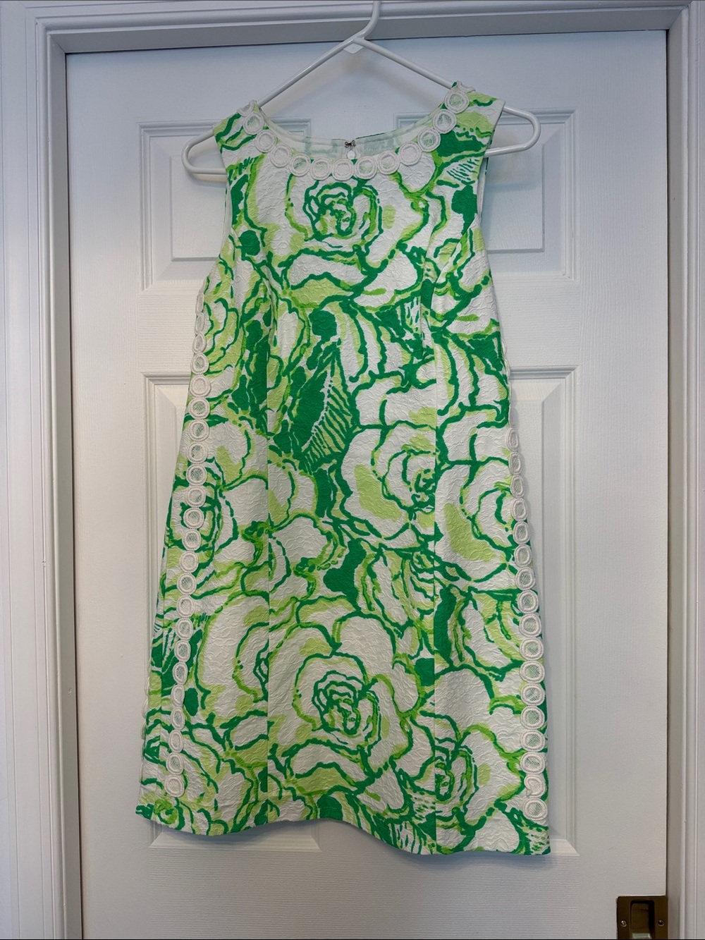 EEUC if not new Lilly Pulitzer Green/White Dress. Heart breaker. Size 10